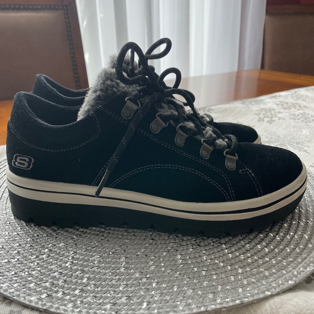 Sketcher Sneakers w/fur trim Women Size 7.5. Black and White